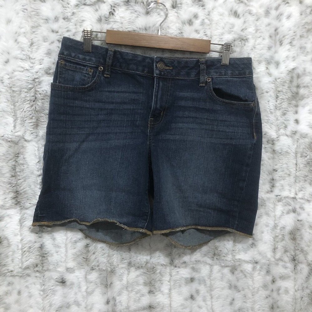 Maurices Jean Shorts Womens 12 Bermuda Blue Denim Mid Rise Med wash Stretch
